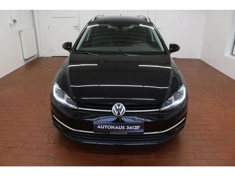 Gebraucht VW Golf VIII Highline 150 PS (110 kW) 2020 Deep black Kombi