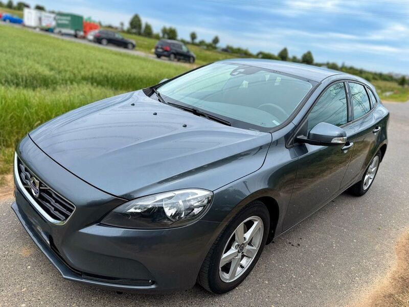 Grau Gebraucht 2013 Volvo V40 Kombi | 9.000 € (Fairer Preis) - Bild 1/4