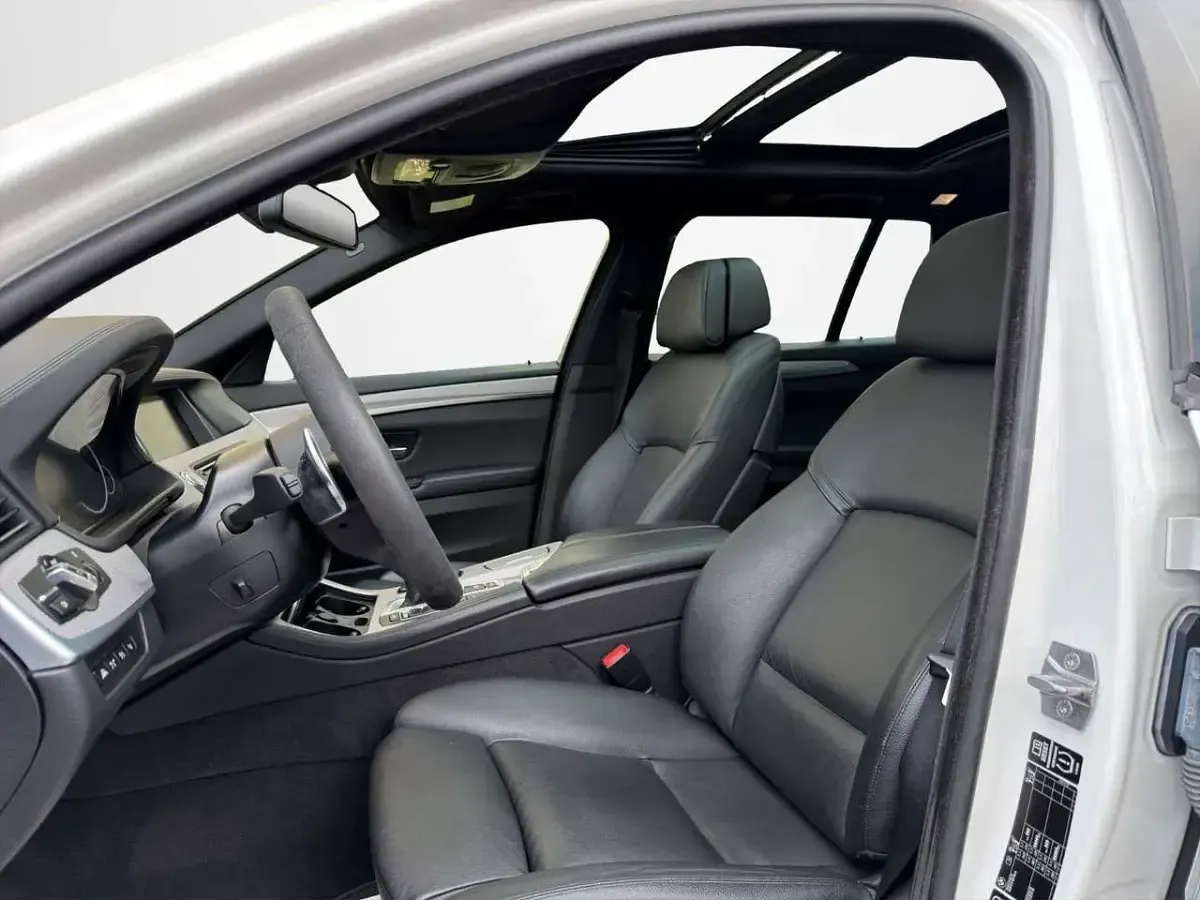 Gebraucht BMW 550 381 PS (280 kW) 2014 Alpinweiss iii Kombi