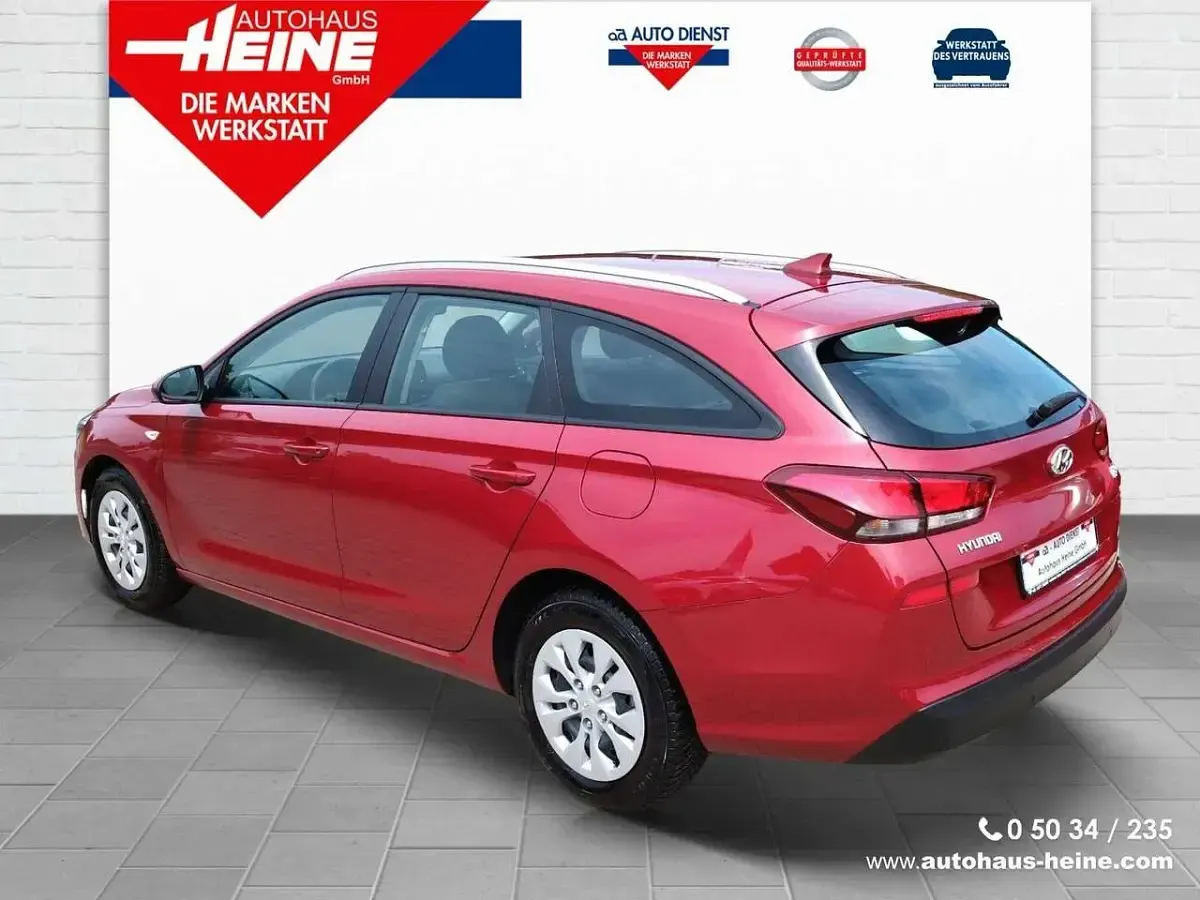 Gebraucht Hyundai i30 Select 120 PS (88 kW) 2021 Sunset red metallic Kombi
