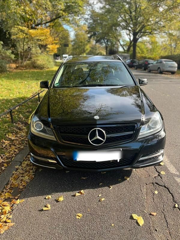Schwarz Gebraucht 2014 Mercedes C220 Avantgarde Kombi | 7.299 € (Superpreis) - Bild 1/4