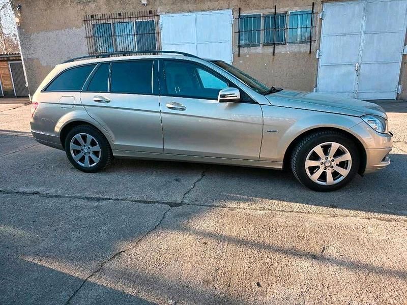Gebraucht Mercedes C220 170 PS (125 kW) 2009 Andere farben Kombi