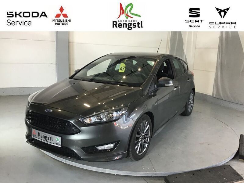 Grau Gebraucht 2017 Ford Focus ST-Line Limousine | 9.490 € (Superpreis) - Bild 1/4