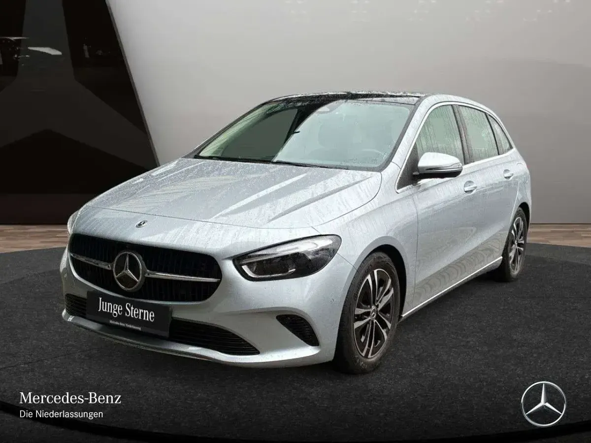 Gebraucht Mercedes B220 Advanced 190 PS (139 kW) 2025 Silber Van / Kleinbus