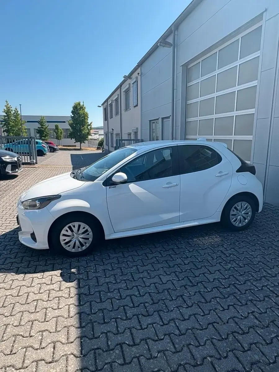 Gebraucht Toyota Yaris 72 PS (52 kW) 2022 Weiß Kleinwagen