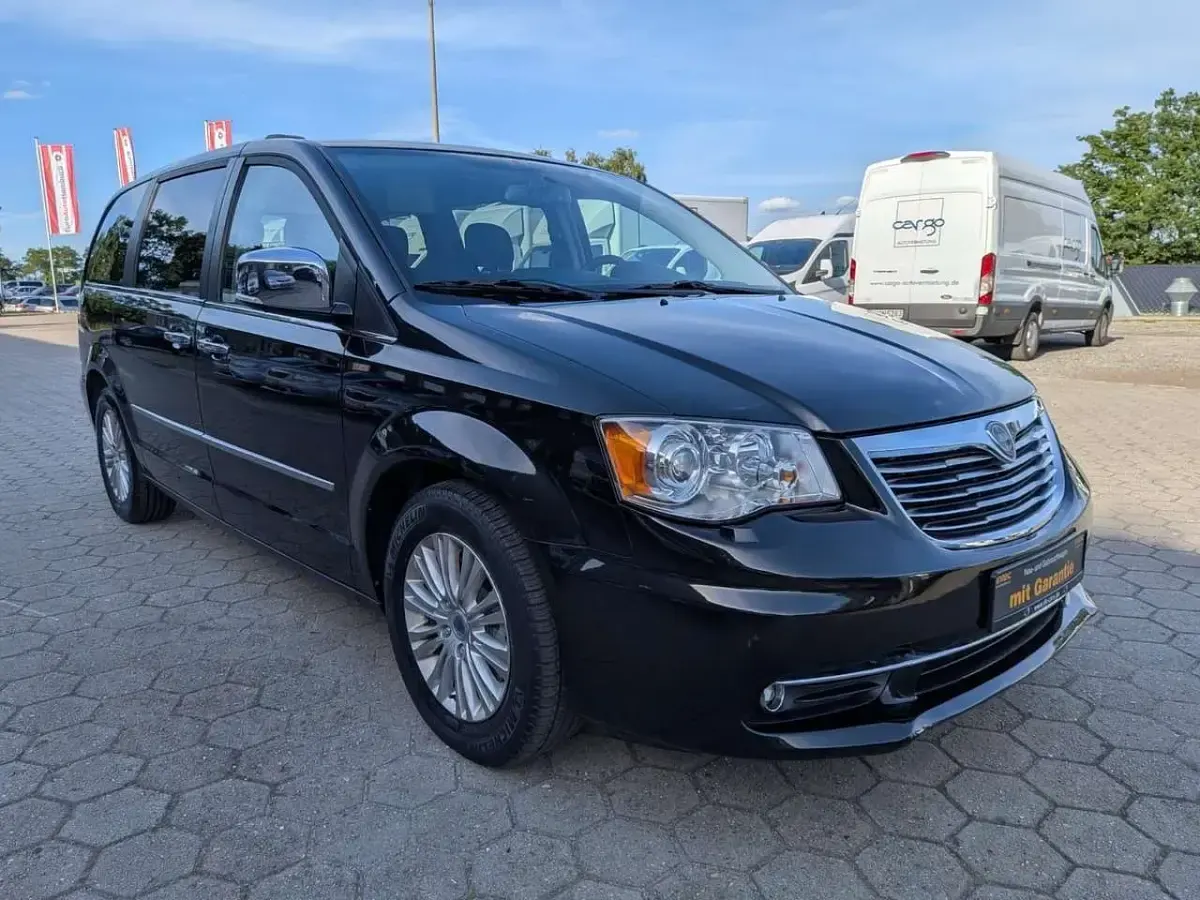 Gebraucht Lancia Voyager Platinum 177 PS (130 kW) 2014 Schwarz Van / Kleinbus