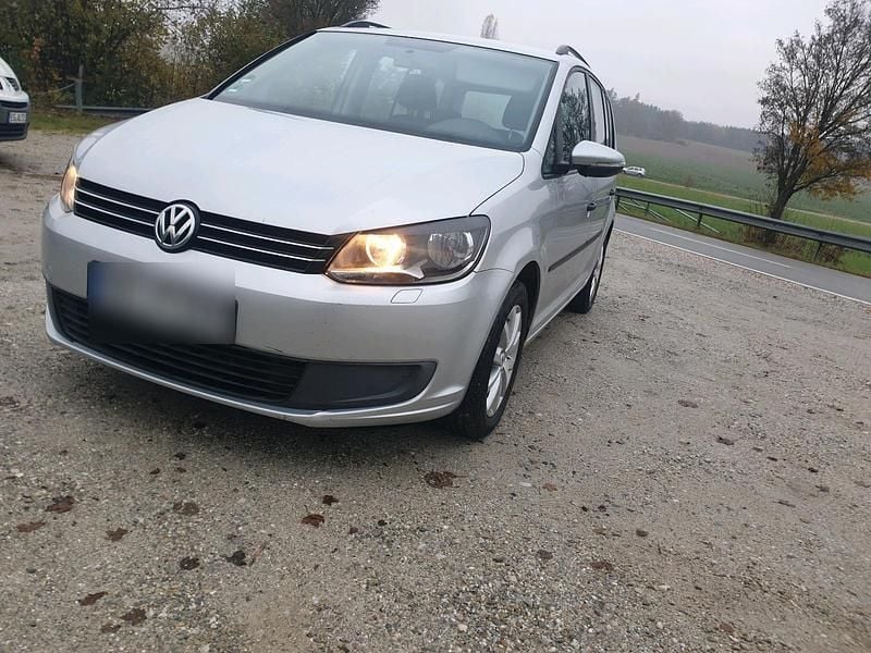 Second-hand VW Touran 105 CP (77 kW) 2011 Argintiu Monovolum