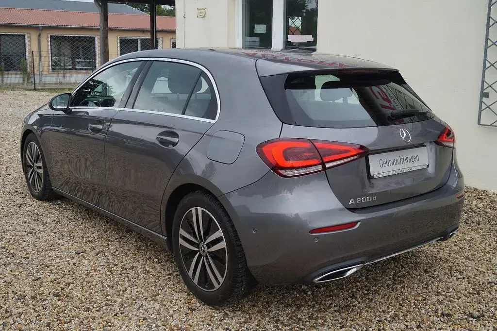 Gebraucht Mercedes A200 150 PS (110 kW) 2022 Grau Limousine