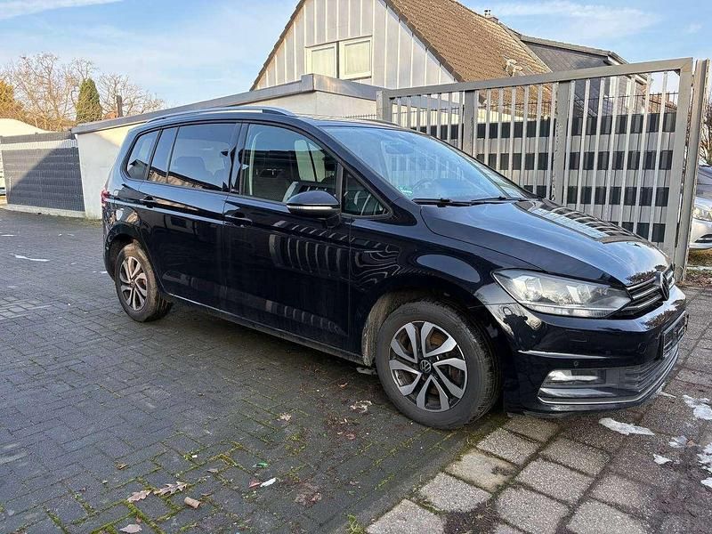 Gebraucht VW Touran Active 150 PS (110 kW) 2022 Schwarz Van / Kleinbus