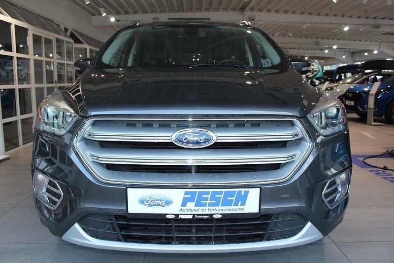 Gebraucht Ford Kuga Titanium 150 PS (110 kW) 2017 Grau SUV