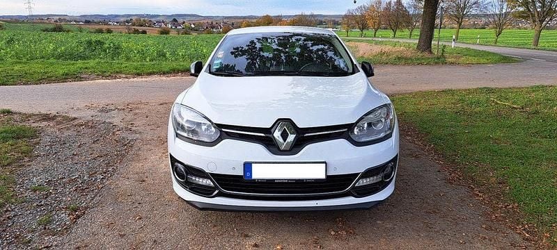 Weiß Gebraucht 2014 Renault Mégane III Bose Edition Limousine | 3.799 € - Bild 1/4
