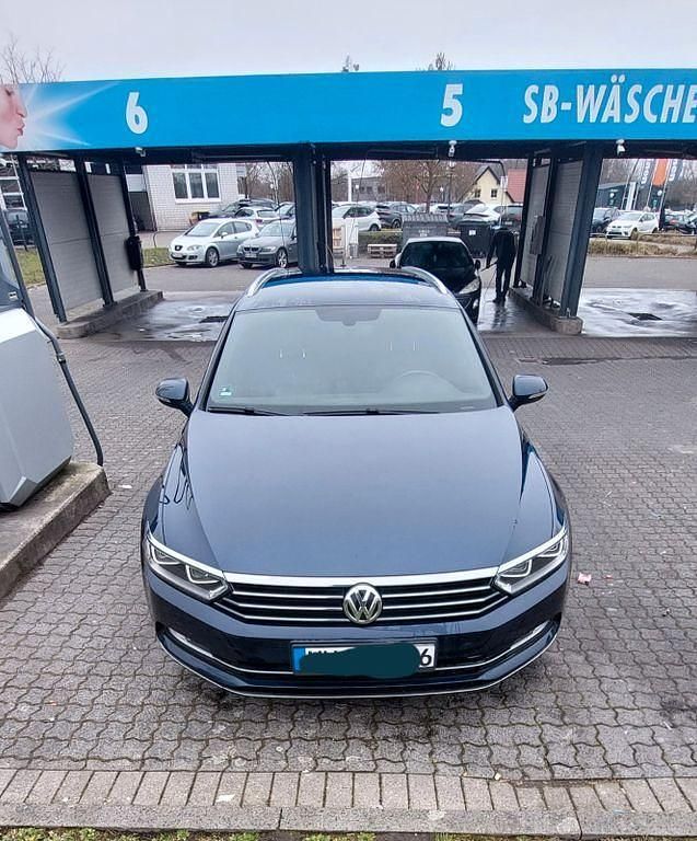 Gebraucht VW Passat Highline 150 PS (110 kW) 2016 Blau Kombi