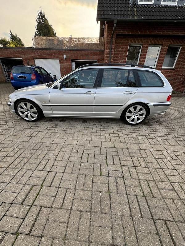 Gebraucht BMW 330 231 PS (169 kW) 2001 Silber Kombi