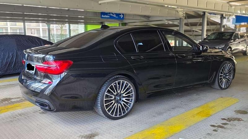 Gebraucht BMW 750 400 PS (294 kW) 2019 Limousine