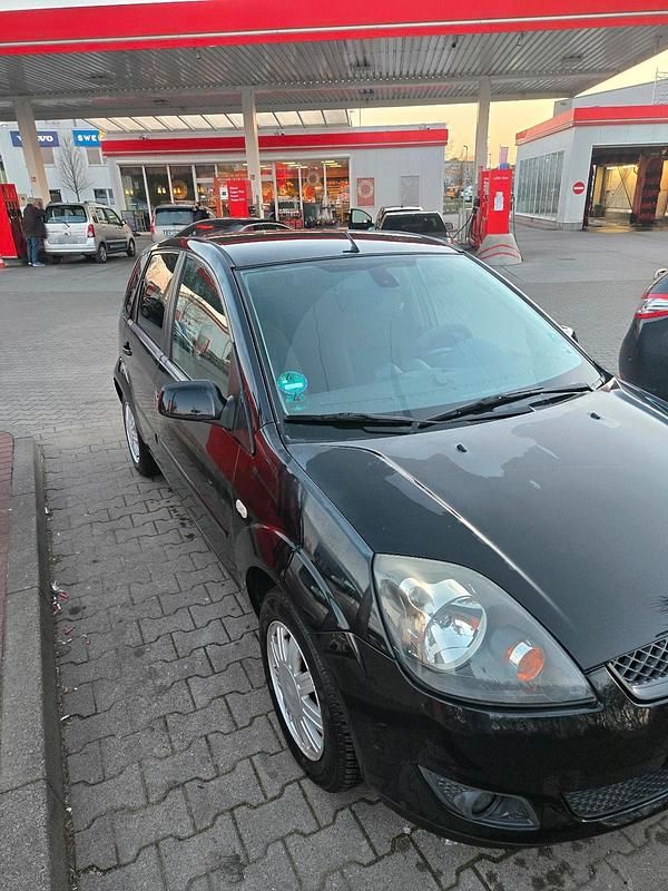 Gebraucht Ford Fiesta 80 PS (58 kW) 2008 Schwarz Kleinwagen