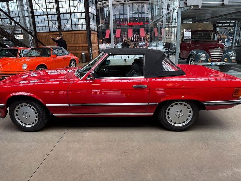 Gebraucht Mercedes SL300 179 PS (131 kW) 1986 Rot Cabrio