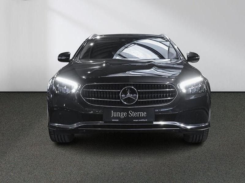 Gebraucht Mercedes E300 Avantgarde 320 PS (235 kW) 2022 Lack graphitgrau Kombi
