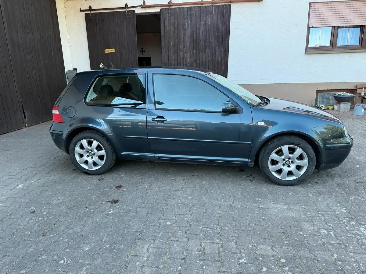 Gebraucht VW Golf IV 105 PS (77 kW) 2003 Blau Kleinwagen