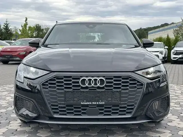 Gebraucht Audi A3 Basis 110 PS (80 kW) 2022 Brillantschwarz Limousine