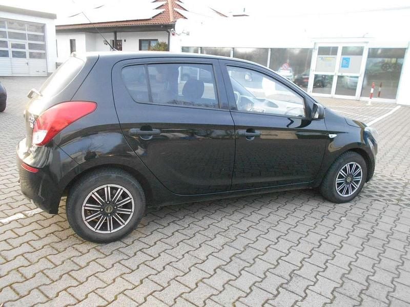Gebraucht Hyundai i20 Edition 86 PS (63 kW) 2014 Black diamond / mic Kleinwagen