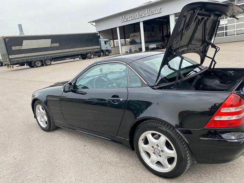 Schwarz Gebraucht 2000 Mercedes SLK200 Cabrio | 4.500 € (Fairer Preis) - Bild 1/4