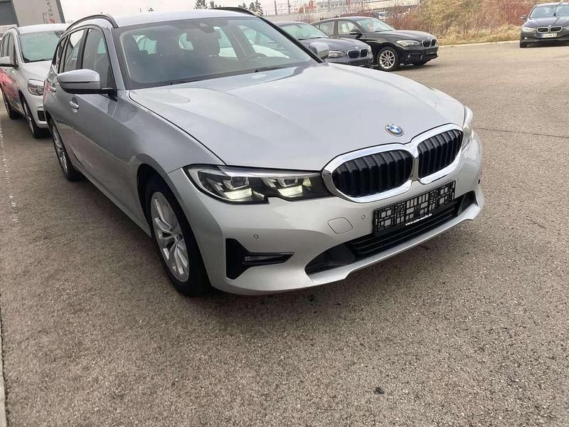 Gebraucht BMW 320 190 PS (139 kW) 2021 Glaciersilber metallic Kombi