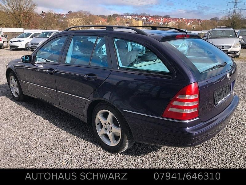 Gebraucht Mercedes C220 Avantgarde 143 PS (105 kW) 2001 Violet Kombi