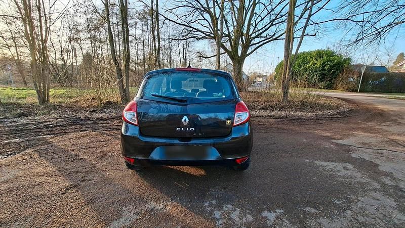 Gebraucht Renault Clio II 74 PS (54 kW) 2011 Schwarz Limousine