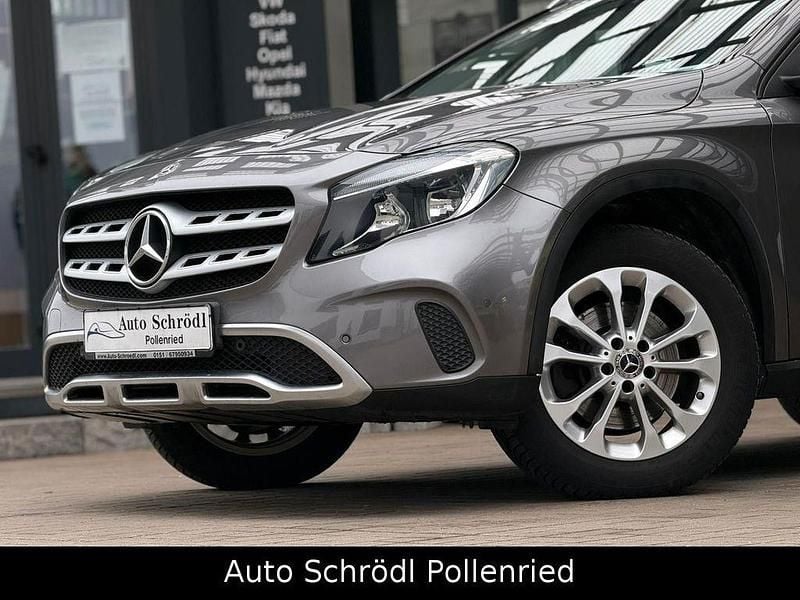 Gebraucht Mercedes GLA220 Urban 184 PS (135 kW) 2017 Grau SUV
