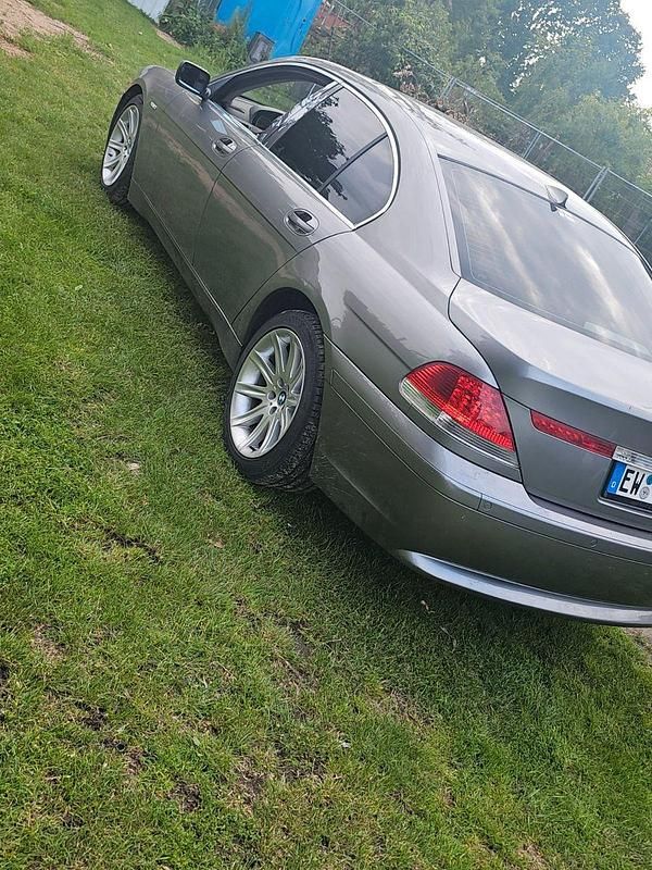 Grau Gebraucht 2002 BMW 745 Limousine | 2.800 € - Bild 1/4
