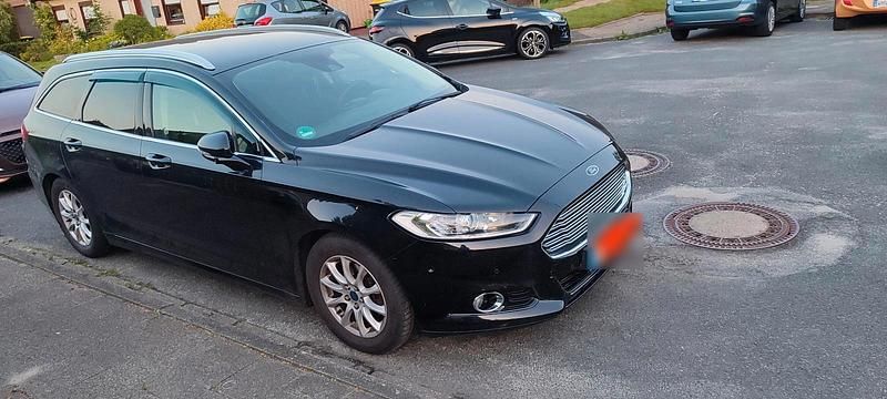 Gebraucht Ford Mondeo Titanium 150 PS (110 kW) 2015 Schwarz Kombi