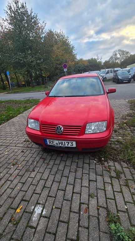 Rot Gebraucht 2003 VW Bora Basis Limousine | 3.333 € (Etwas zu teuer) - Bild 1/4