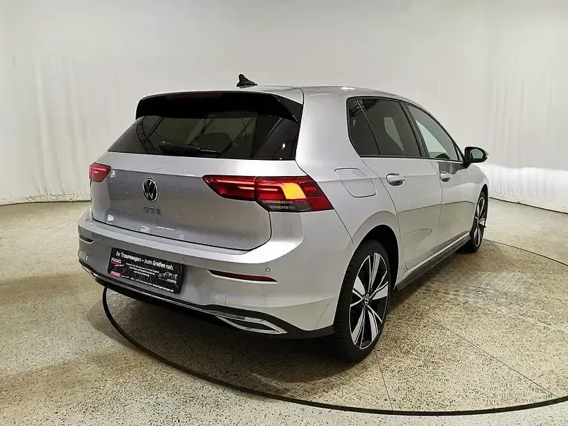 Gebraucht VW Golf VII GTE 245 PS (180 kW) 2021 Reflexsilber metallic Kleinwagen