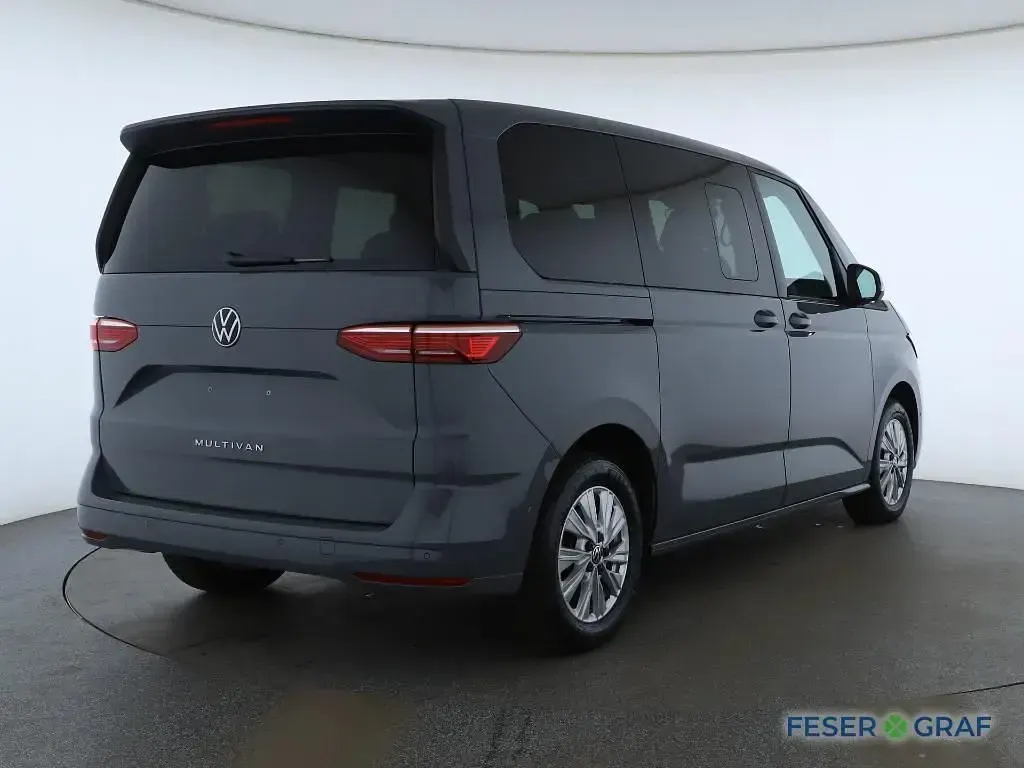 Gebraucht VW Multivan Basis 150 PS (110 kW) 2025 Grau Van / Kleinbus