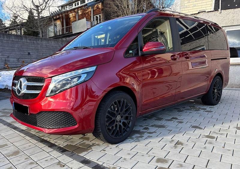 Gebraucht Mercedes V300 239 PS (175 kW) 2020 Rot Van / Kleinbus