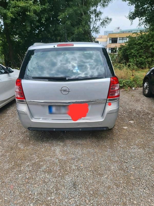 Gebraucht Opel Zafira 150 PS (110 kW) 2008 Silber Van / Kleinbus