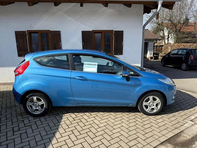 Gebraucht Ford Fiesta Trend 82 PS (60 kW) 2009 Blau Kleinwagen