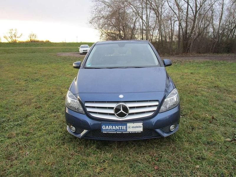 Gebraucht Mercedes B200 156 PS (114 kW) 2011 Blau Van / Kleinbus