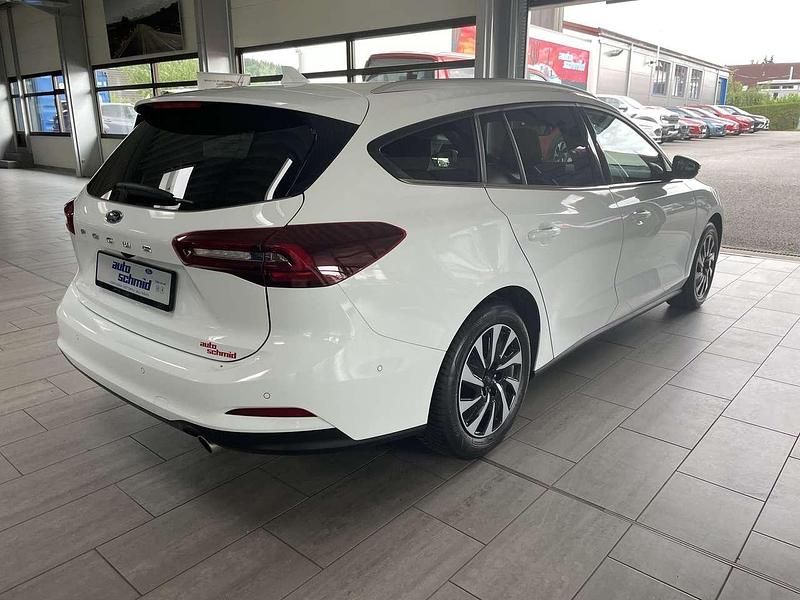 Gebraucht Ford Focus Titanium 155 PS (114 kW) 2024 Frostweiß Kombi
