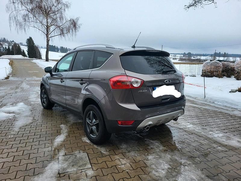 Gebraucht Ford Kuga 163 PS (119 kW) 2012 Braun SUV