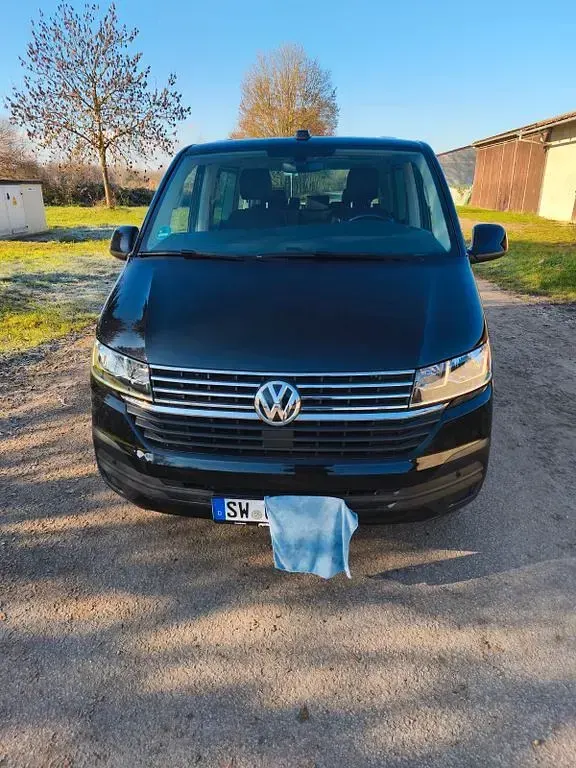 Second-hand VW Multivan 150 CP (110 kW) 2021 Negru Monovolum