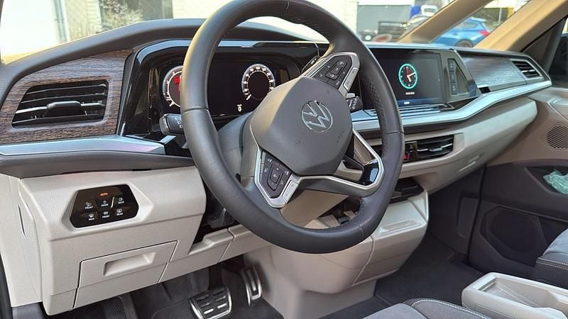 Usata VW Multivan Style 204 CV (150 kW) 2025 Grigio Monovolume