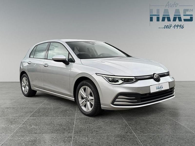 Silber Gebraucht 2022 VW Golf VIII Life Limousine | 13.990 € (Fairer Preis) - Bild 1/4