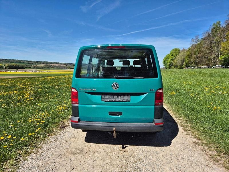 Second-hand VW Transporter 150 CP (110 kW) 2017 Verde Van