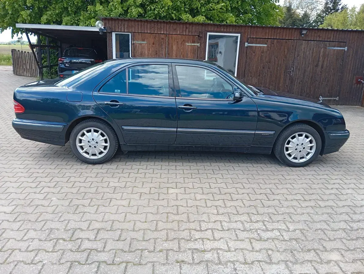 Occasion Mercedes E200 Elegance 136 ch (100 kW) 2000 Noir Berline
