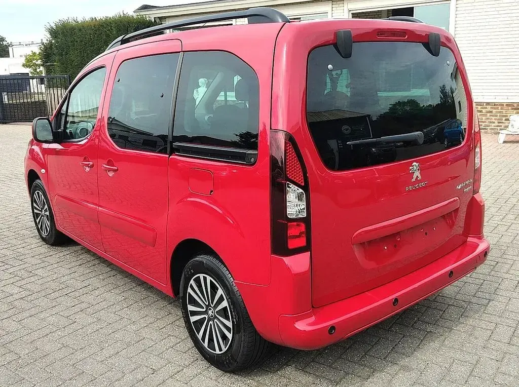 Gebraucht Peugeot TePee Active 99 PS (72 kW) 2017 Rot Limousine
