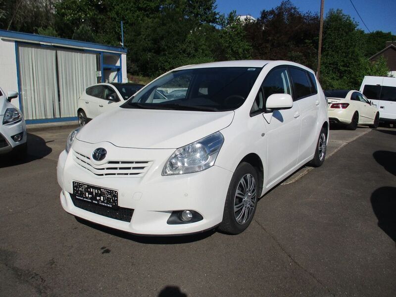 Weiß Gebraucht 2012 Toyota Verso Travel Van / Kleinbus | 8.500 € (Fairer Preis) - Bild 1/4