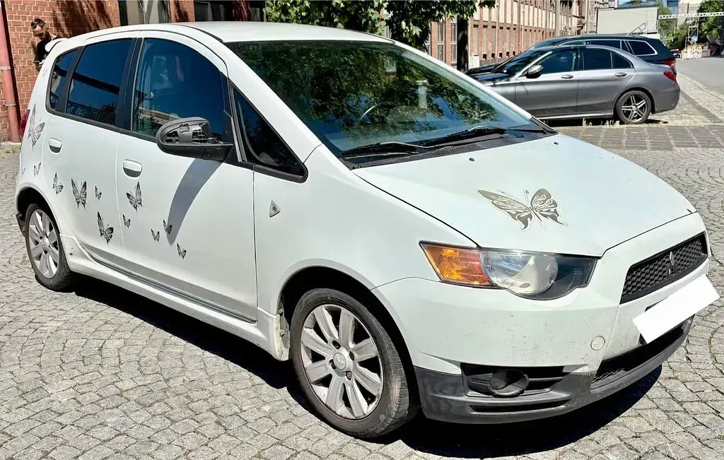 Gebraucht Mitsubishi Colt Edition 95 PS (69 kW) 2013 Weiß Limousine