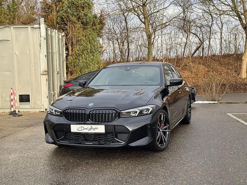 Saphirschwarz metallic Gebraucht 2022 BMW 320 M Sport Limousine | 37.990 € (Fairer Preis) - Bild 1/4