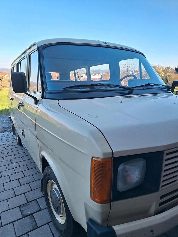 Second-hand Ford Transit 78 CP (57 kW) 1981 Bej Monovolum